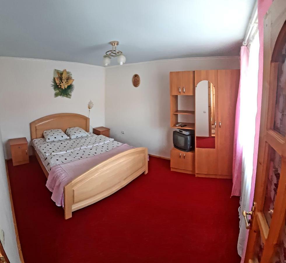 Guest House Karpaty Яремче Екстериор снимка